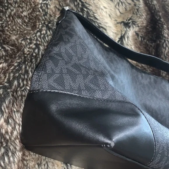 Michael Kors Signature Black/Grey Shoulder Bag - Picture 8 of 9